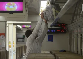 Sejak Kapan Kereta Api Mulai Bebas dari Asap Rokok?