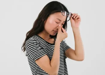 Mata Terbakar Setelah Menatap Layar? Ketahui Sindrom yang Mungkin Kamu Alami!