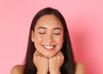 7 Kebiasaan Kecil yang Diam-Diam Membuat Muka Lebih Cerah dan Sering Dilakukan Tanpa Sadar