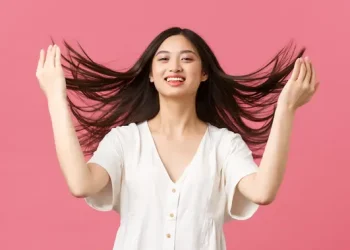 Dampak Tidur dengan Rambut Basah bagi Kulit Kepala dan Rambut yang Perlu Diwaspadai