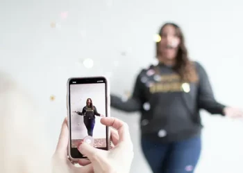 Hari Bahagia untuk Pacar, Simak Beragam Cara Membuatnya Merasa Spesial