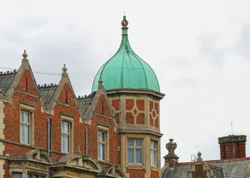 Fakta Ritual Pengusiran Hantu di Tempat Favorit Ratu Elizabeth II dan Roh Putri Diana