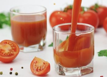 Berkhasiat tetapi 5 Kelompok Ini Dilarang Minum Jus Tomat