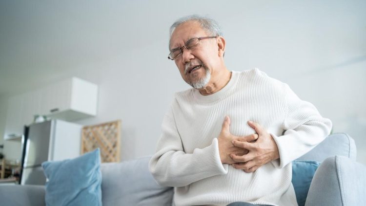 Waspada terhadap Keluhan Fisik Minor Saat Usia Emas Peka Kesehatan Jantung