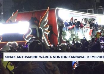 Antusiasme Warga Menyaksikan Karnaval Kemerdekaan