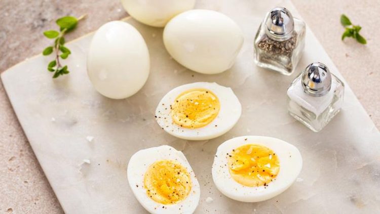 Telur Rebus Matang atau Setengah Matang, Mana yang Lebih Aman?