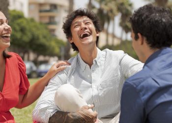 Menyesal Setelah Bercerita? 7 Tanda Kamu Terlalu Banyak Berbagi Informasi