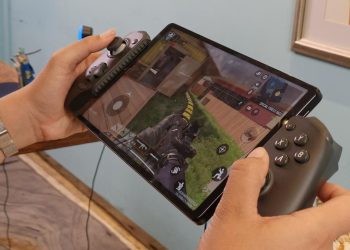 Tablet Gaming Lenovo Legion Tab Dengan Performa Gahar yang Nyaman Digenggam