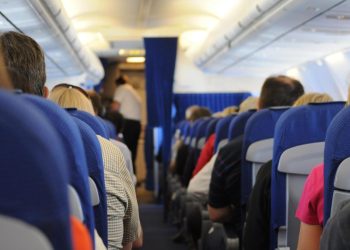 Ahli Sarankan Penumpang Tidak Menyilangkan Kaki Saat Duduk di Pesawat