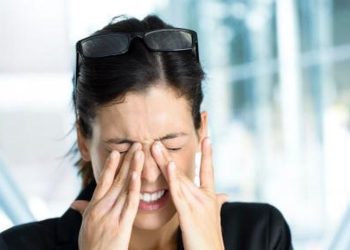 9 Tanda Saatnya Cek ke Dokter Mata Sejak Dini