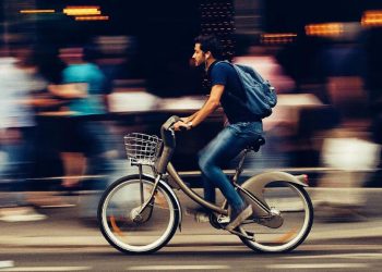 Denda Rp1,2 Juta untuk Naik Sepeda Sambil Menggunakan Ponsel di Jepang