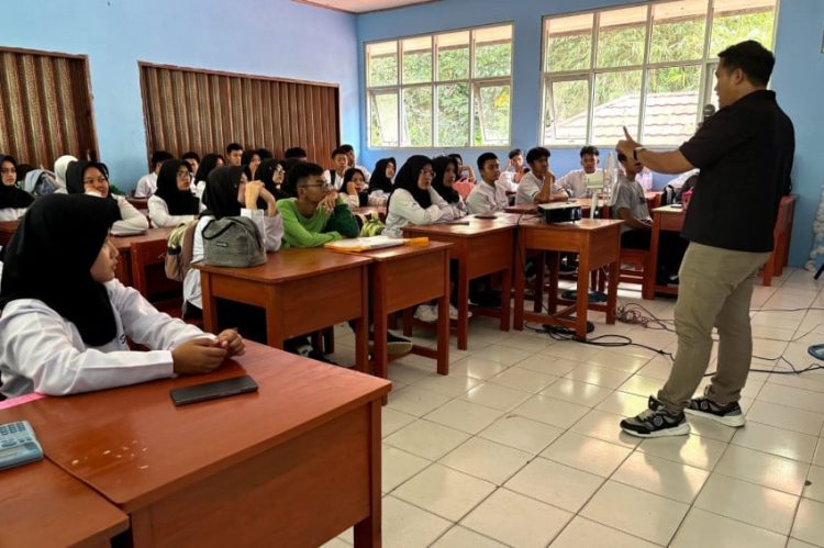 MNC Tourism dan MNC Peduli Selesaikan Roadshow Edukasi Jurnalistik di SMAN 1 Caringin