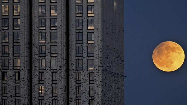 Niat dan Cara Salat Gerhana Bulan Total 7 September 2025