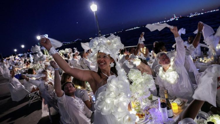 Sensasi Makan Malam Misterius Diner En Blanc di Kota New York