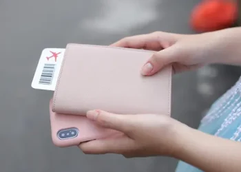 Maskapai Penerbangan Hentikan Penggunaan Boarding Pass Cetak