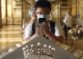 8 Barang Koleksi Museum Louvre Dicurik Dalam 7 Menit, Mahkota Istri Napoleon III Tinggal di Luar
