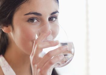 Minum Air Hangat Hancurkan Lemak Perut Kata Ahli