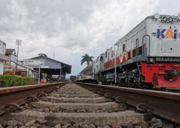 7 Rute Kereta Api Paling Indah di Indonesia, Pemandangan Laut dan Lembah