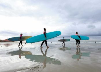 Ibu-Ibu Surfing, Terapi untuk Menghilangkan Stres di Afrika Selatan