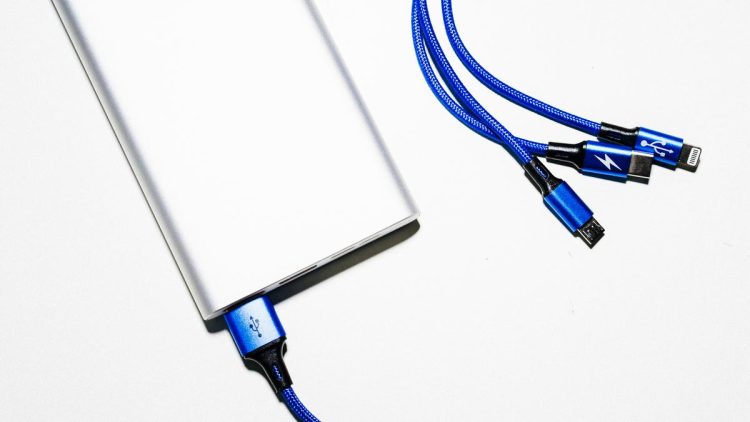 Powerbank Mengeluarkan Api Saat Penerbangan, Dinding Kabin Pesawat Terbakar