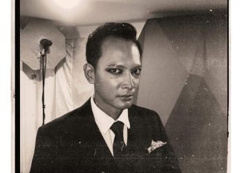 6 Pose Fedi Nuril dengan Jas Formal di Gala Premiere dan Viral Pakai Celak Hitam di FFI 2025