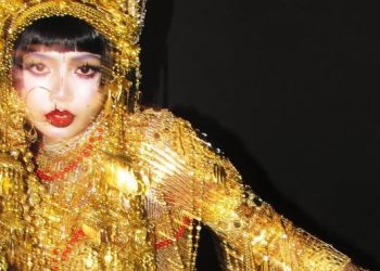 Lisa Jadi Wanita Emas Halloween Jelang Konser di Jakarta