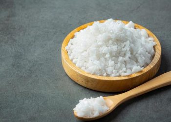 4 Trik Cerdas Mengurangi Garam Tanpa Mengorbankan Kelezatan