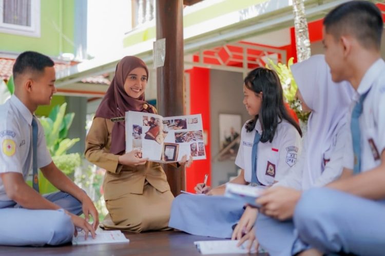 Penyaluran Tunjangan Guru Target Tuntas Jelang HGN 2025 oleh Kemendikdasmen