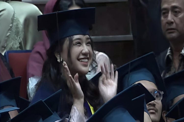 Ellana Meraih IPK Tertinggi S1 ITB Sambil Aktif Berorganisasi