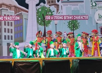 Tumbuhkan Cinta Budaya dan Aksi Berbagi untuk Seniman Betawi di TK Islam Alazka