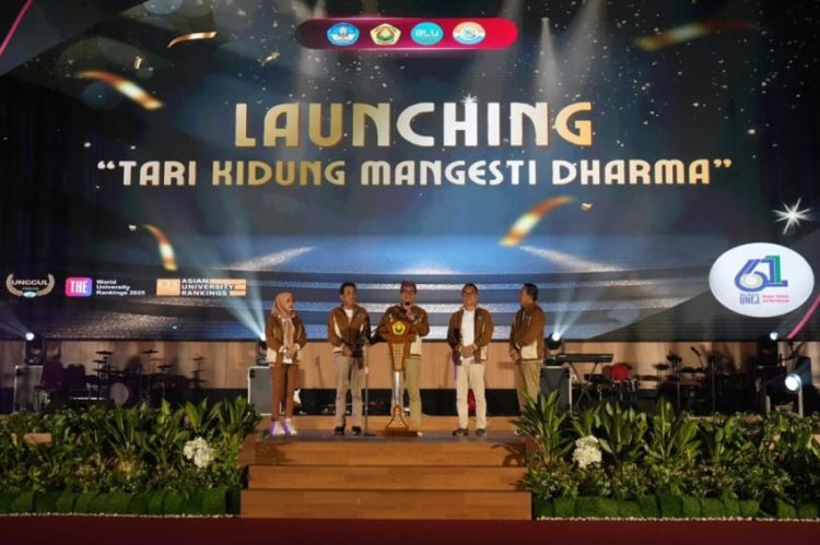 Dies Natalis 61 UNEJ, Rektor Luncurkan Tarian Tradisional dan Penghargaan Alumni Inspiratif