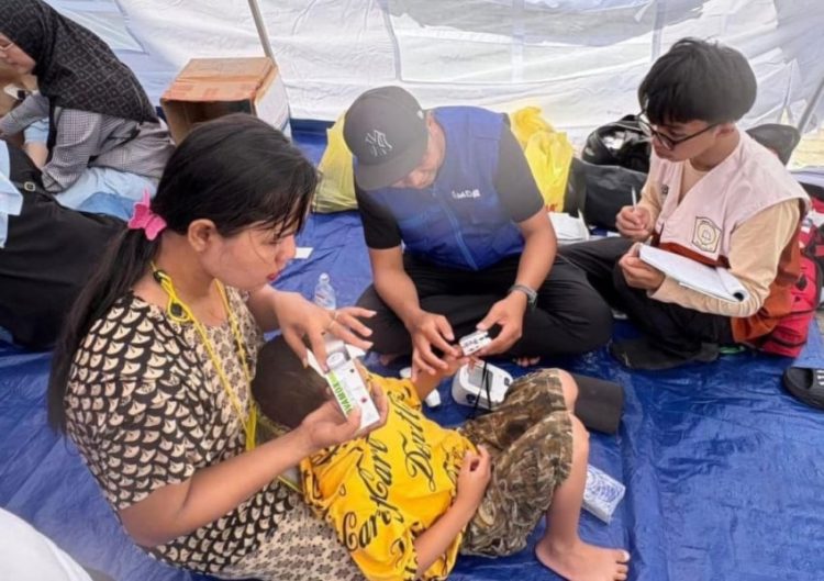 Kampus Aktif Salurkan Bantuan untuk Korban Banjir di Sumatera Diktisaintek Berdampak