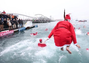 Tradisi Menarik Berenang Pagi Hari Natal di Eropa