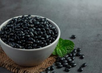 12 Manfaat Kacang Hitam untuk Kesehatan Jantung dan Tulang yang Jarang Diketahui