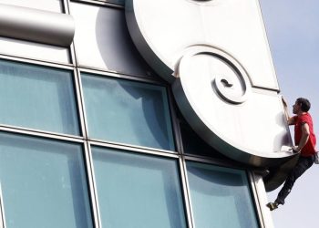 Pria AS Raih Rekor Panjat Gedung Tertinggi di Taiwan Tanpa Tali Pengaman