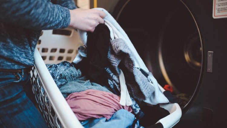 7 Tips Mengatasi Cucian yang Susah Kering di Musim Hujan