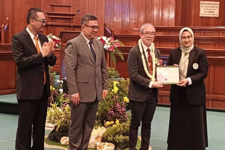 Jadi Dosen Luar Biasa ke-48 di FK Unair, Prof. Yeong Yeh Lee Ungkap Bahaya Mikroplastik