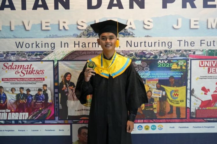 Lulusan Terbaik Raih IPK 3,71 dan Sertifikasi Data Scientist