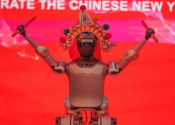 Rayakan Tahun Baru Imlek dengan Robot Humanoid