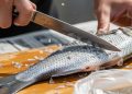 Membersihkan Sisik Ikan dengan Aman dan Praktis di Rumah Tanpa Ribet
