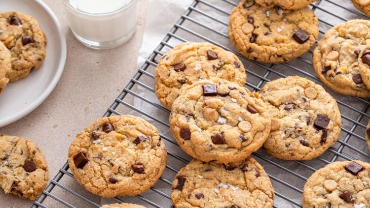 Makanan yang Harus Dihindari di Usia 40-an agar Tetap Awet Muda