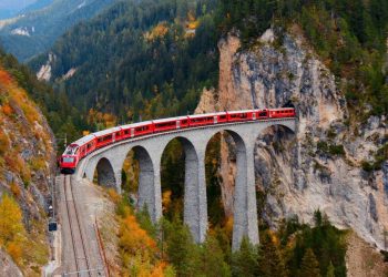 Perjalanan Kereta Paling Lambat di Dunia dengan Pemandangan Menawan